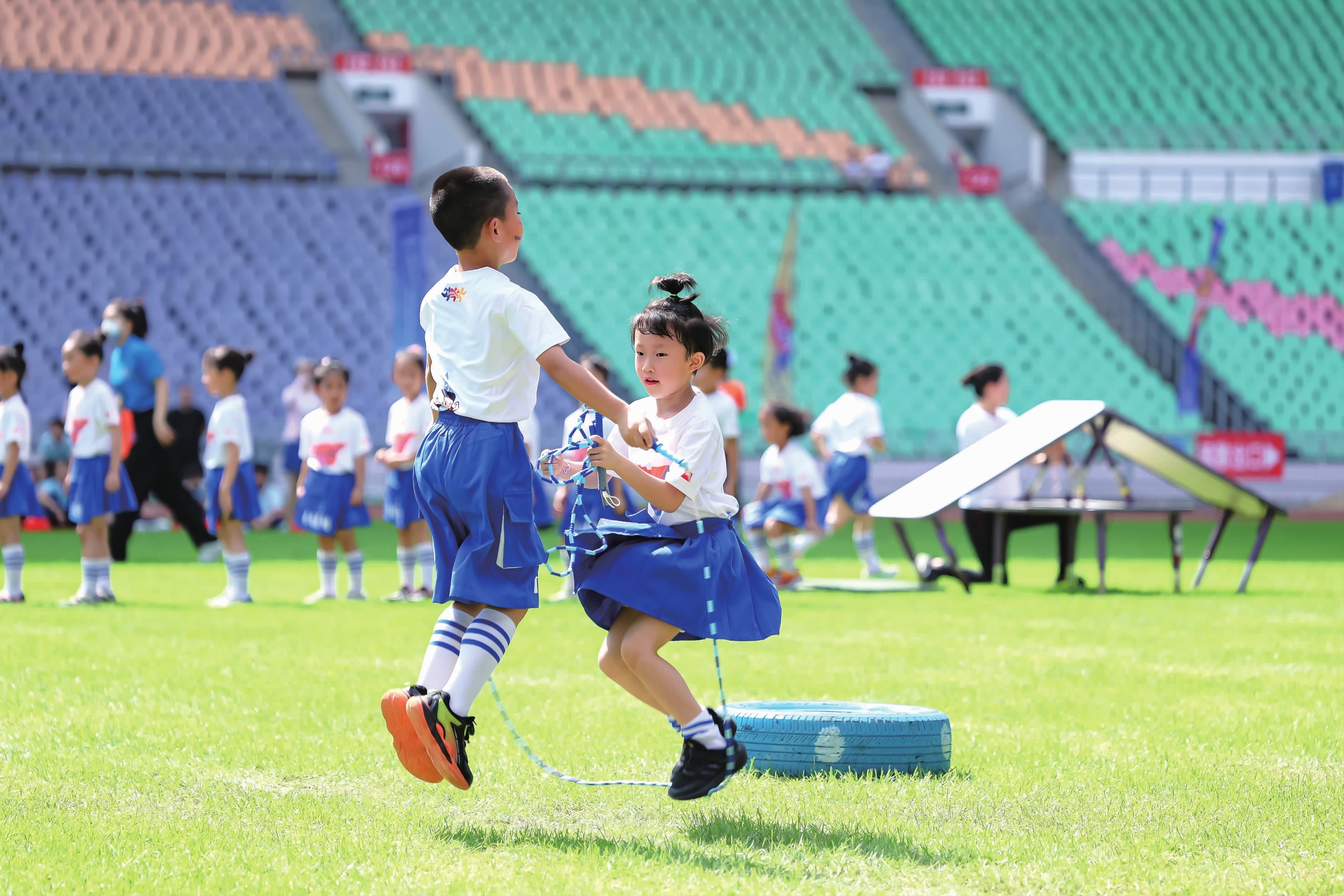 《寂静岭f》牵手Lofi Girl 雏子写作业自带阴间滤镜