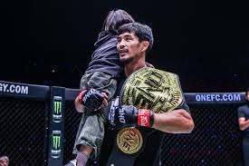 近百台赛车通过发车台，2025APRC／CRC龙游拉力赛盛大开幕！